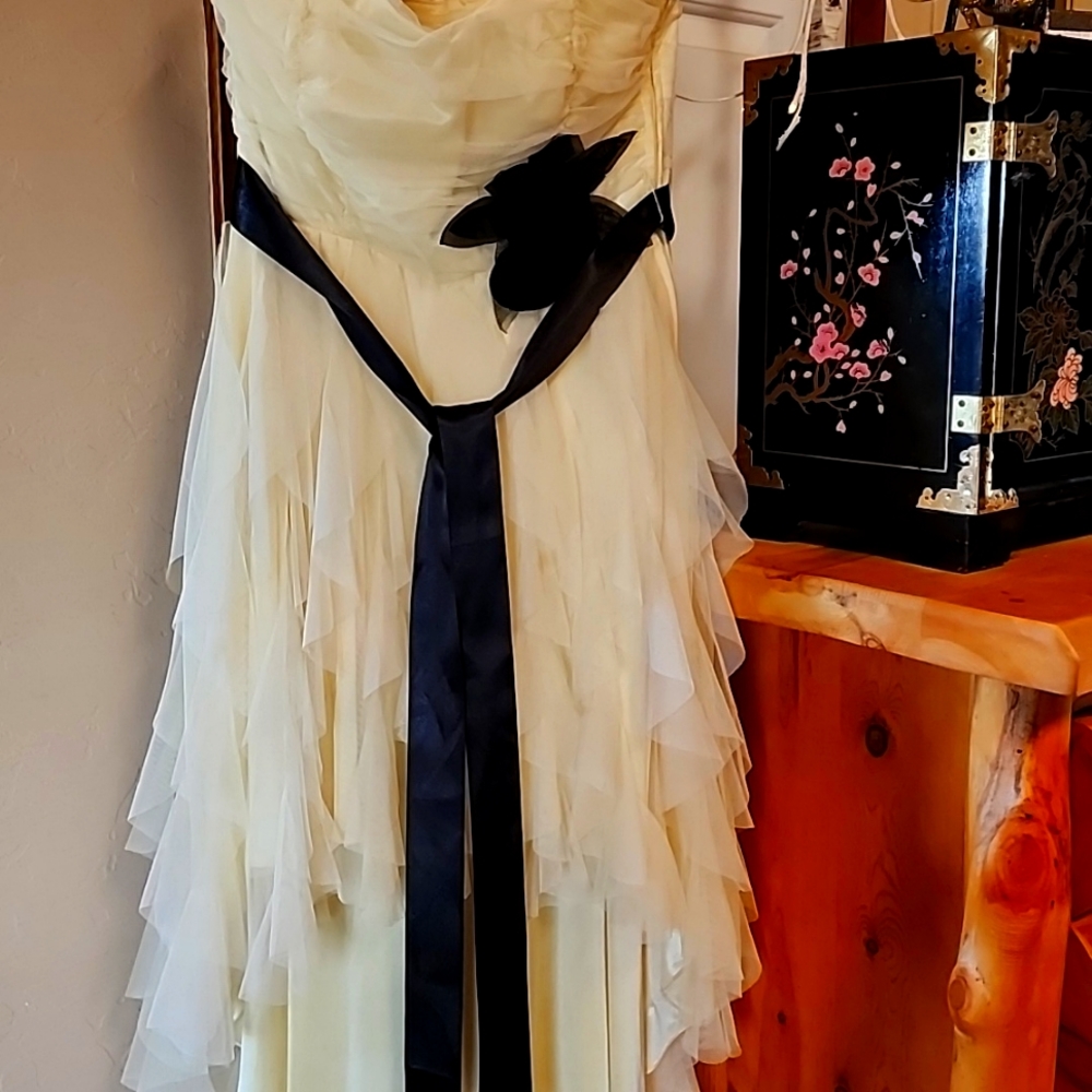 hi-low sweetheart top cream dress